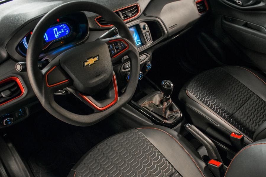 Интерьер Chevrolet Onix Effect 2017 года  (фото 12 из 13)